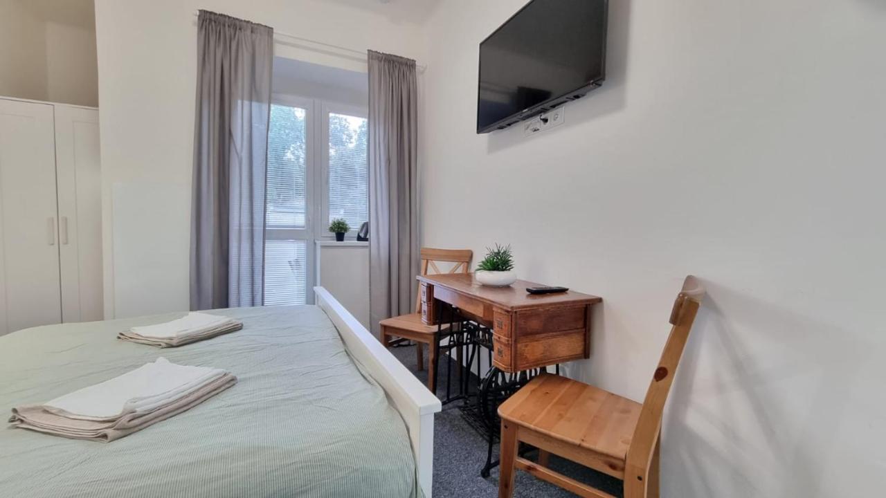 Finnem Rentals Jicinska Praha Bagian luar foto