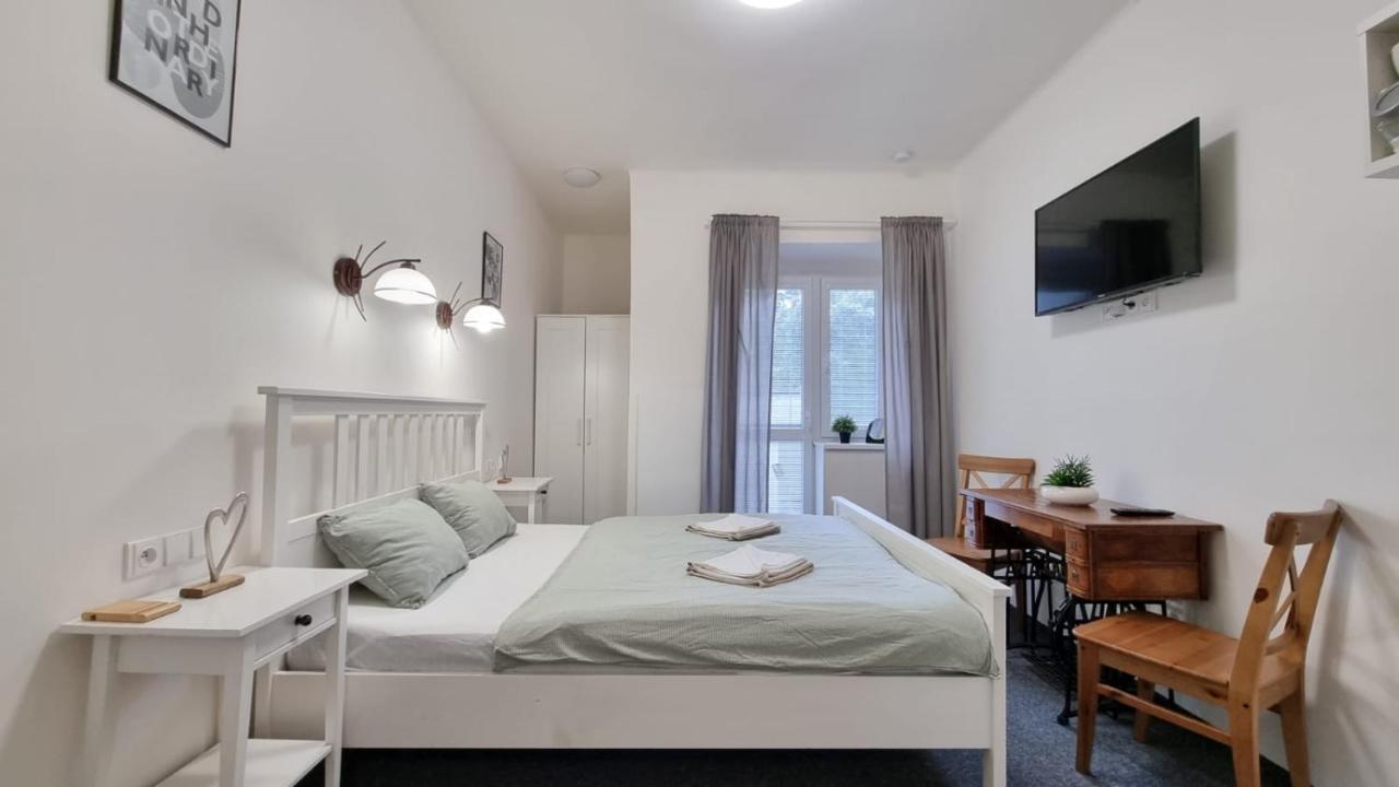 Finnem Rentals Jicinska Praha Bagian luar foto