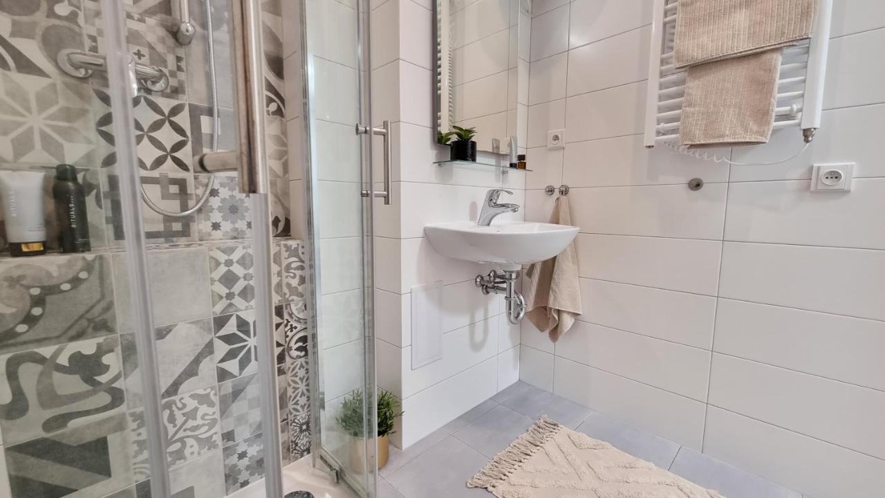 Finnem Rentals Jicinska Praha Bagian luar foto